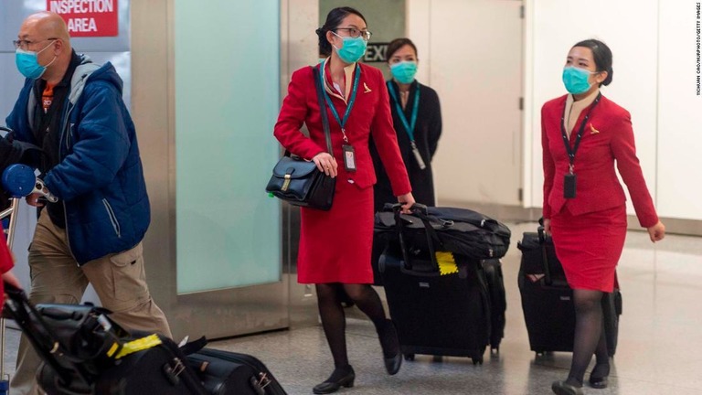 キャセイパシフィック航空は、運航便の激減を受けて、従業員に対し、３週間の無給休暇を取得するよう要請する/Yichuan Cao/NurPhoto/Getty Images