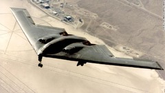 Ｂ２は最も高価な軍用機であり、１機当たりの値段は２０億ドルに達する