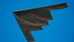 Ｂ２の発注数は当初１３２機だったが、防衛予算の削減でわずか２０機に引き下げられ、後に２１機に修正された