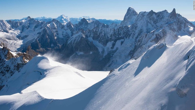 フランス政府がモンブランの入山規制に踏み切る方針を発表/Shutterstock