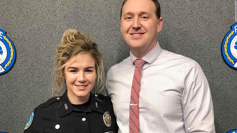 たまたま遭遇したレストラン強盗を２人で制圧した警察官のマキューンさん夫妻/Louisville Metro Police