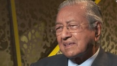 マレーシア首相が辞表提出、後任めぐり政局混乱も