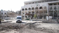 シリア北西部で学校や病院に攻撃、子どもら２１人が死亡