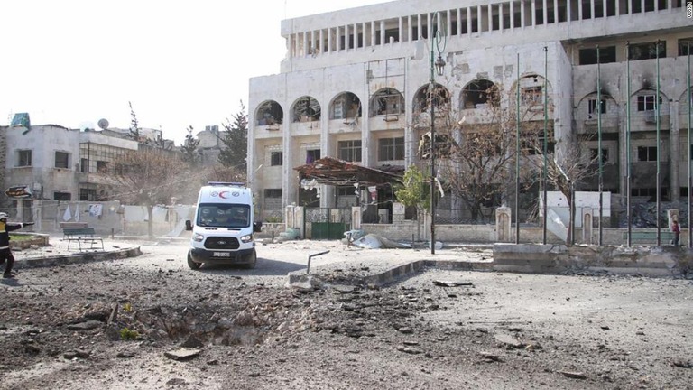 シリア北西部イドリブ県で空爆と地上作戦があり、少なくとも２１人が死亡した/CNN