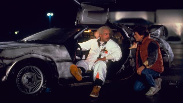 映画「バック・トゥ・ザ・フューチャー」では、「ドク」ことエメット・ブラウン博士が自動車型のタイムマシンを開発した/Universal Studios