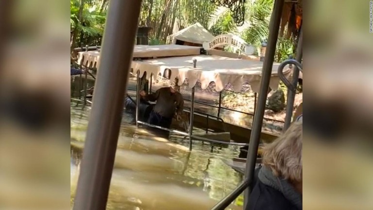 ディズニーのアトラクション「ジャングルクルーズ」でボートが浸水する騒ぎに/Matthew Vince/Twitter