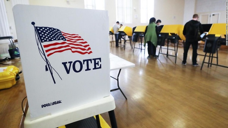 「スーパーチューズデー」の出口調査で、有権者の投票行動の傾向が明らかになった/Mario Tama/Getty Images North America/Getty Images
