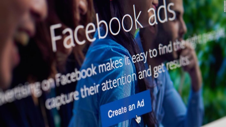 フェイスブックがトランプ陣営の選挙広告を一部削除すると発表した/Shutterstock