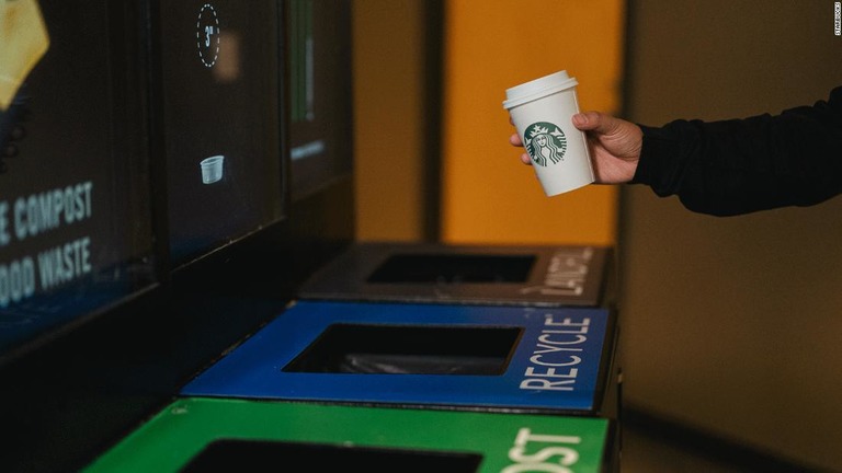 米スターバックスが新しいカップの試験運用を行っている/Starbucks