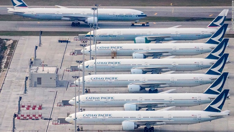 政情不安や肺炎拡大で香港のキャセイパシフィック航空が大幅な損失を計上/Anthony Wallace/AFP/Getty Images