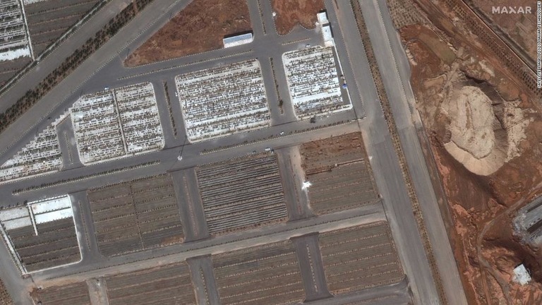 ２０２０年３月１日に撮影された墓地/Satellite image ©2020 Maxar Technologies