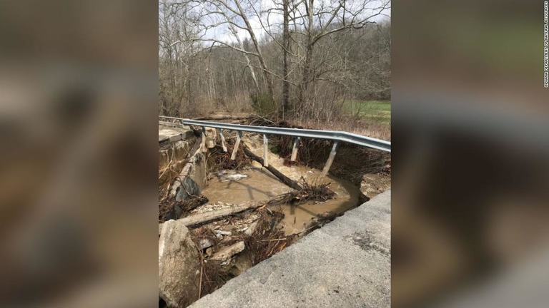 大雨による洪水で損傷した橋＝インディアナ州フランクリン郡/Indiana Department of Natural Resources