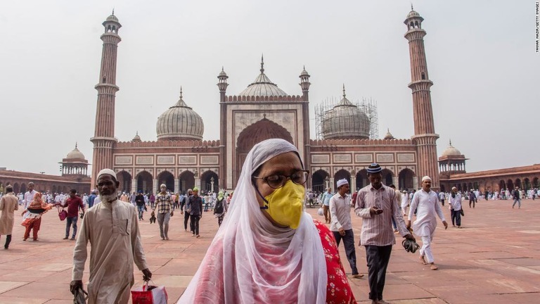 インドの全国民１３億人に完全封鎖命令が発令された/Yawar Nazir/Getty Images