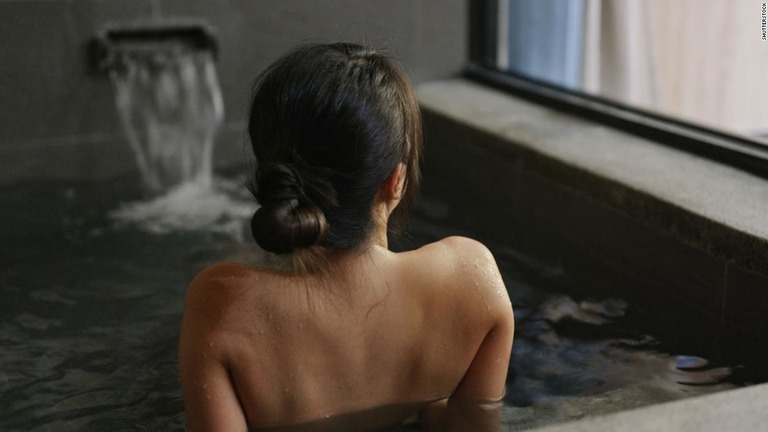 入浴を日課にすることで心疾患や脳卒中のリスクが低下するとの研究結果が出た/Shutterstock