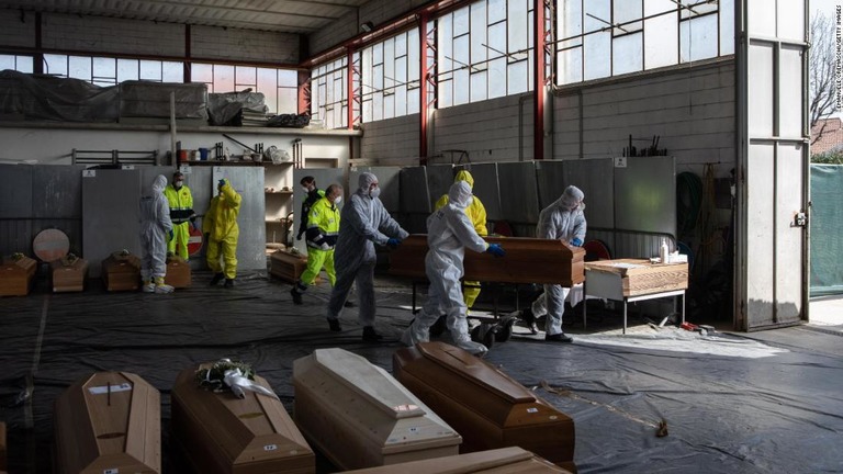 イタリアでの新型コロナウイルスによる死者数が１万人を超えた/Emanuele Cremaschi/Getty Images 