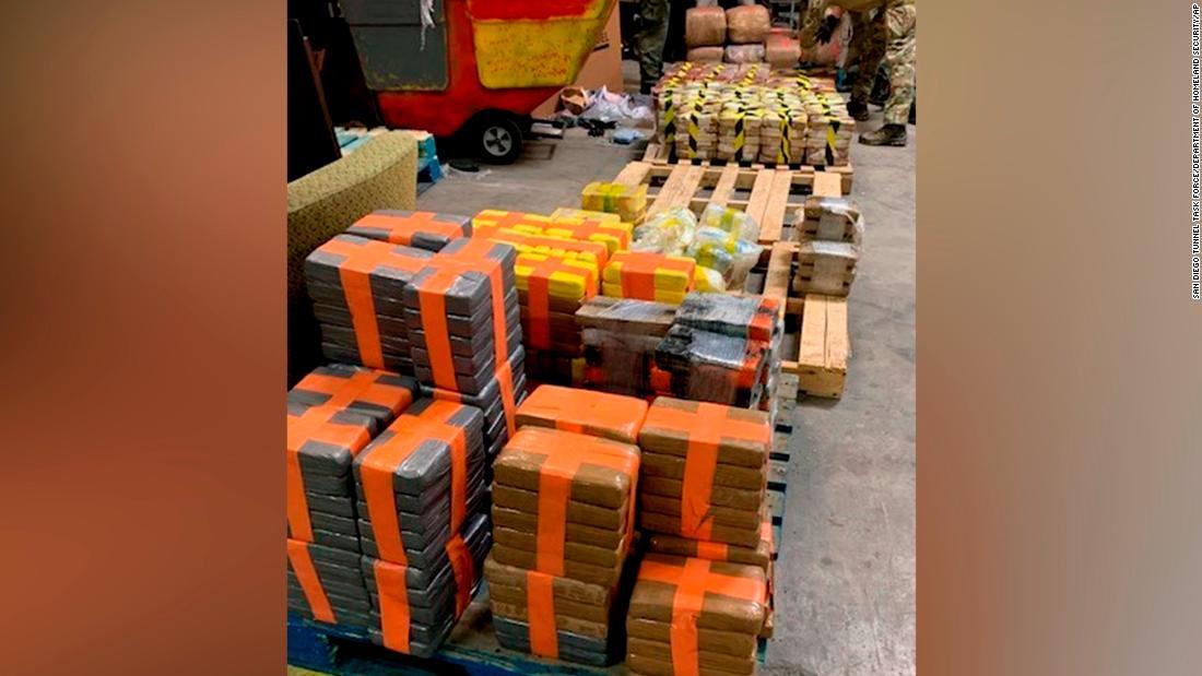 末端価格で2960万ドルに相当する薬物が押収された/San Diego Tunnel Task Force/Department of Homeland Security/AP