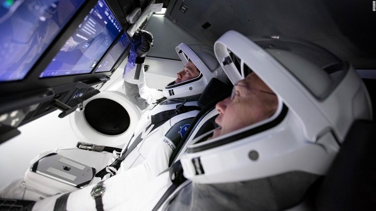 有人宇宙船「クルードラゴン」の打ち上げ実験を５月にも実施することがわかった/SpaceX