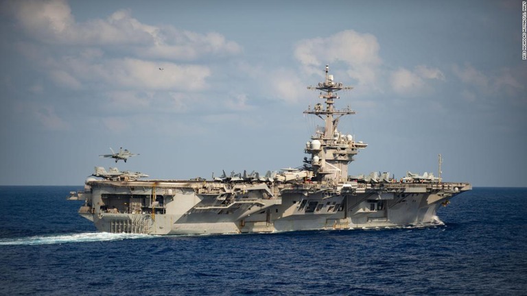 米海軍の原子力空母セオドア・ルーズベルト/MC3 Nicholas Huynh/U.S. Navy