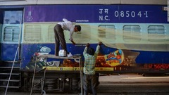 インドでは全土の「封鎖」を受けて、客車の運行が停止している