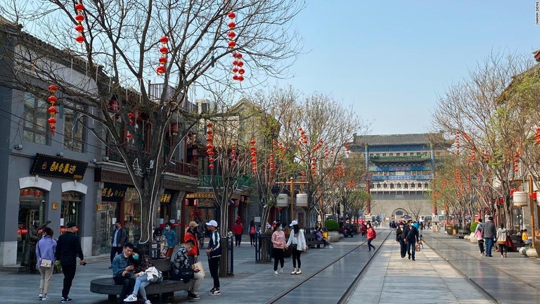 首都・北京でも清明節を祝うため、大勢の人が集まった/Shawn Deng