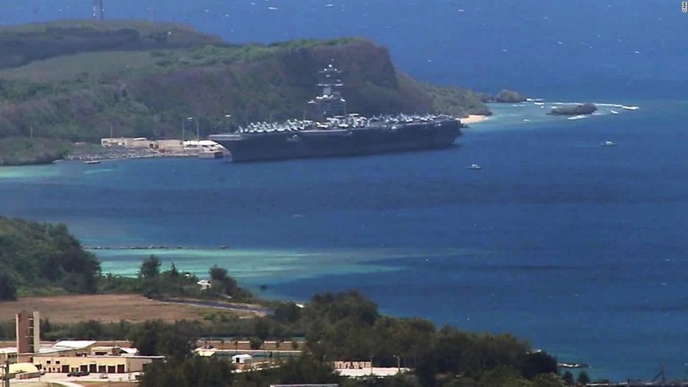 グアムの港湾に停泊する空母「セオドア・ルーズベルト」＝１日/CNN