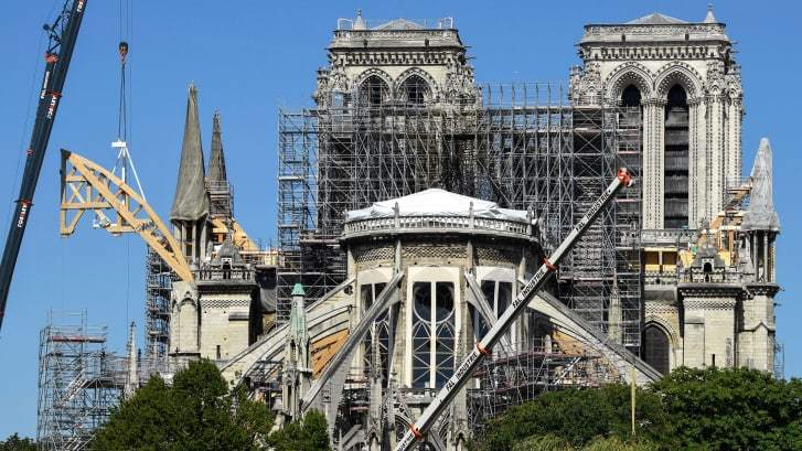 昨年７月の時点で再建作業が行われる大聖堂/Bertrand Guay/AFP/Getty Images