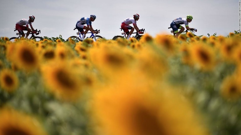ツール・ド・フランスの開催時期が６月開始から８月開始へと延期となった/MARCO BERTORELLO/AFP/Getty Images
