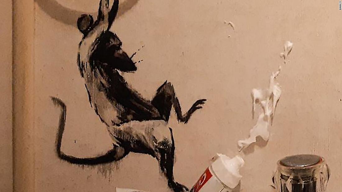 歯磨き粉のチューブを踏みつけるネズミ/Banksy
