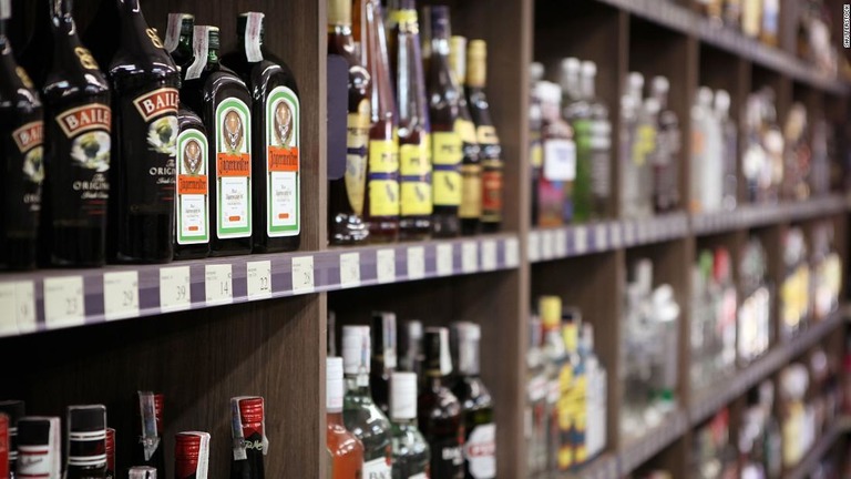 酒類の購入を目的とした隣接州からの人の流れを止めようと、オハイオ州が対策を実施/Shutterstock