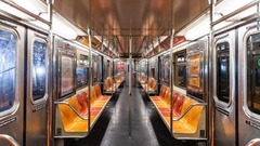 空っぽの地下鉄の車両＝３月、ニューヨーク