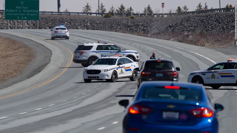 カナダ東部で起きた銃撃事件の死者が１６人に上ったことがわかった/Andrew Vaughan/The Canadian Press via AP