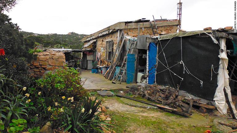 世捨て人 が 住む 小屋