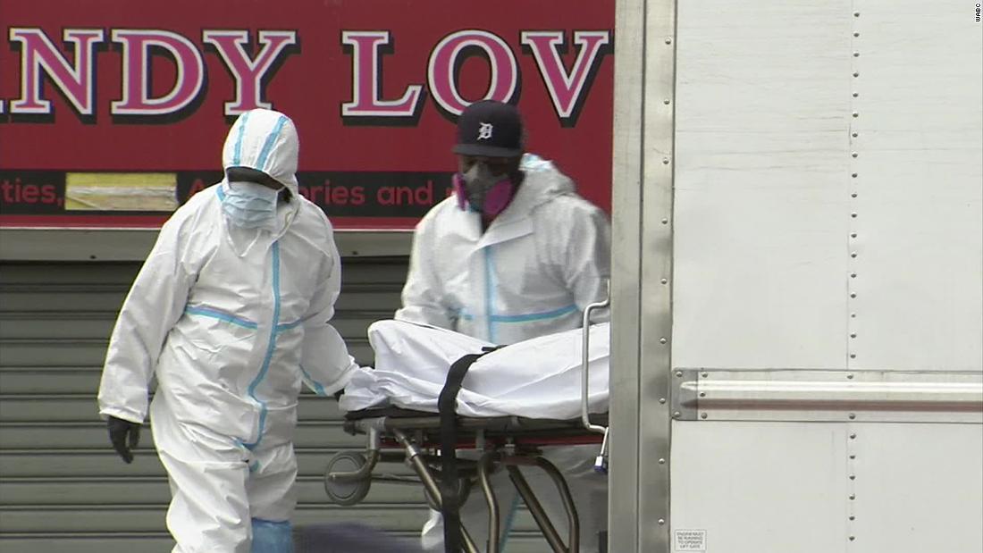Cnn Co Jp トラック4台から60人の遺体 葬儀場周辺に停車 ny市 Cnn Co Jp トラック4台から60人の遺体 葬儀場周辺に停車 ny市