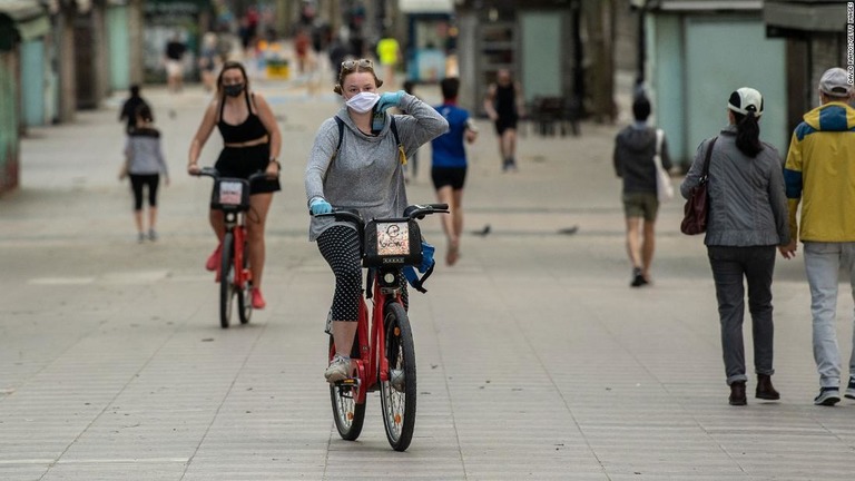 スペインでは都市封鎖の段階的な緩和が始まっている/David Ramos/Getty Images