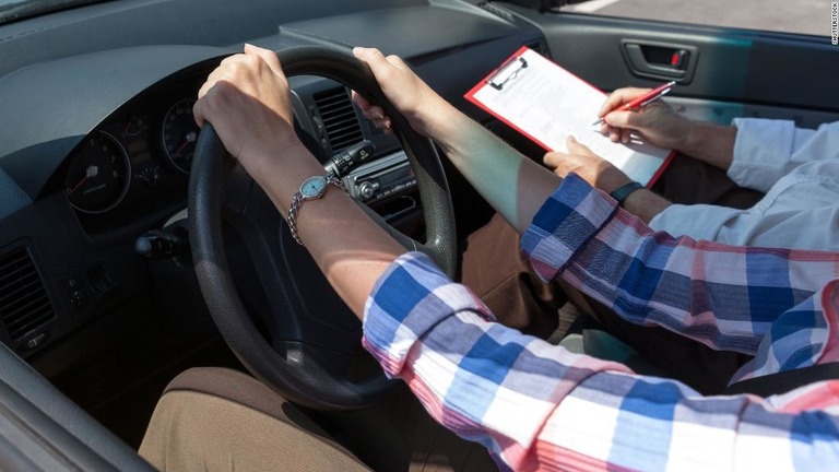 米南部ジョージア州は約２万人の１０代に路上試験なしで運転免許を交付している/Shutterstock