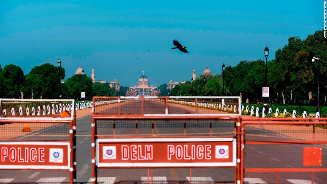 大統領府の上に広がる青空＝インド首都ニューデリー/Jewel Samad/AFP/Getty Images