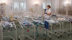 代理母の産んだ新生児４６人、国境封鎖で親が引き取れず　ウクライナ