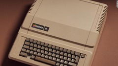 テクノロジー作家のアレックス・ウィルトシャー氏によると、１９７７年に登場した「アップルⅡ」は業界に変革をもたらした３機種のうちの１つ