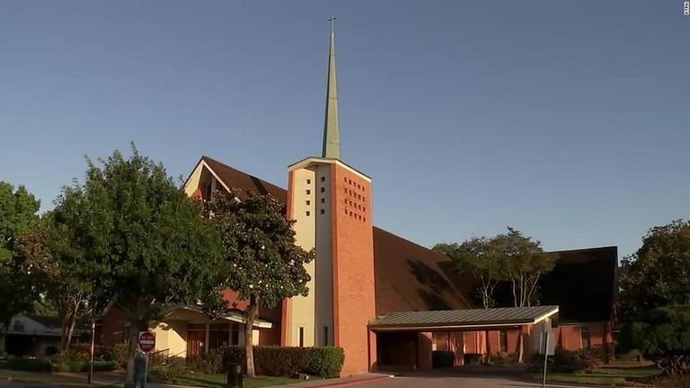米テキサス州のカトリック教会で神父１人が死亡、別の５人が新型コロナの陽性と判定された/KTRK