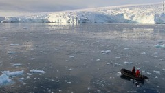 世界中の多くの人と異なり、基地に暮らす人々は現在も通常と変わらない業務をこなすことができている