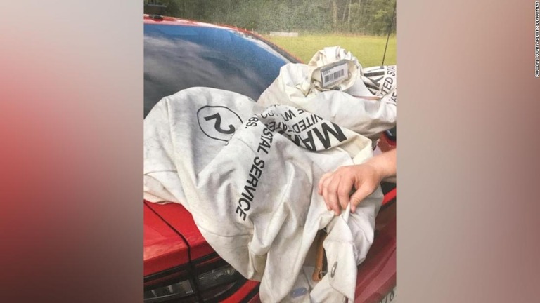 米バージニア州の一家が運転中に現金約１００万ドルの入った袋を発見した/Caroline County Sheriff's Department