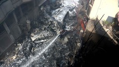 パキスタンで旅客機墜落、３８人死亡