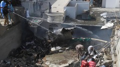 パキスタン旅客機墜落、死者７６人に　搭乗者９９人