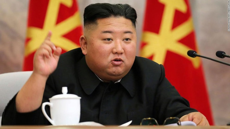 北朝鮮メディアが公開した、会議に出席した金正恩委員長の画像/Korean Central News Agency via AP
