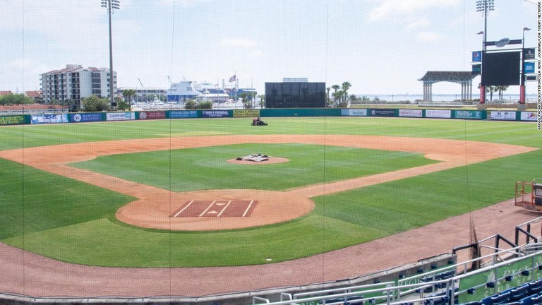 https://www.cnn.co.jp/storage/2020/05/25/7d4e45a5cea16aeb887d84a173421586/t/768/432/d/blue-wahoos-baseball-stadium-air-bnb-super-169.jpg