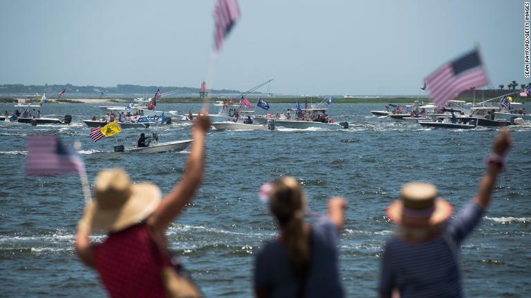 「米国を再び偉大に」とうたったパレード＝サウスカロライナ州/Sean Rayford/Getty Images