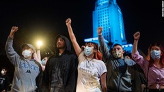 ロサンゼルスのデモに参加した人々