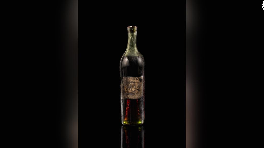 １７６２年に作られたコニャックのボトルが約１５７０万円で落札された