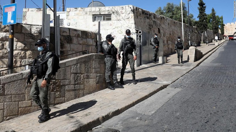 エルサレムで、非武装のパレスチナ人男性が警官に撃たれて死亡した/Mahmoud Illean/AP