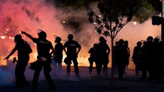 黒人死亡事件めぐるデモが激化、２５都市で夜間外出禁止令　米